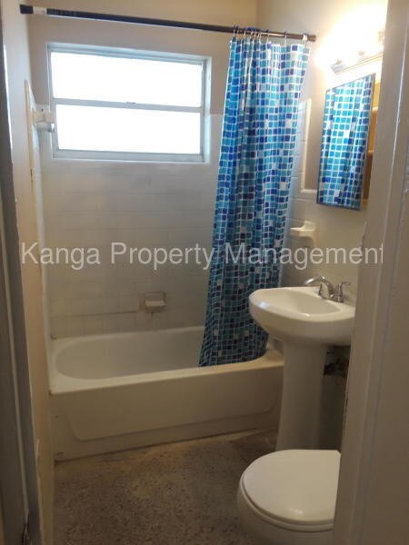 Building Photo - 428 Roseland Dr