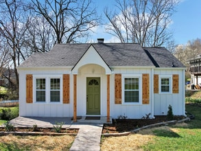 Building Photo - 118 Pinehurst Ave