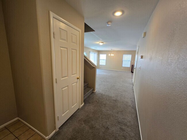 Foto del edificio - Single Family Home in Desirable SW near Du...