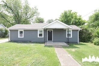 372 Bass St