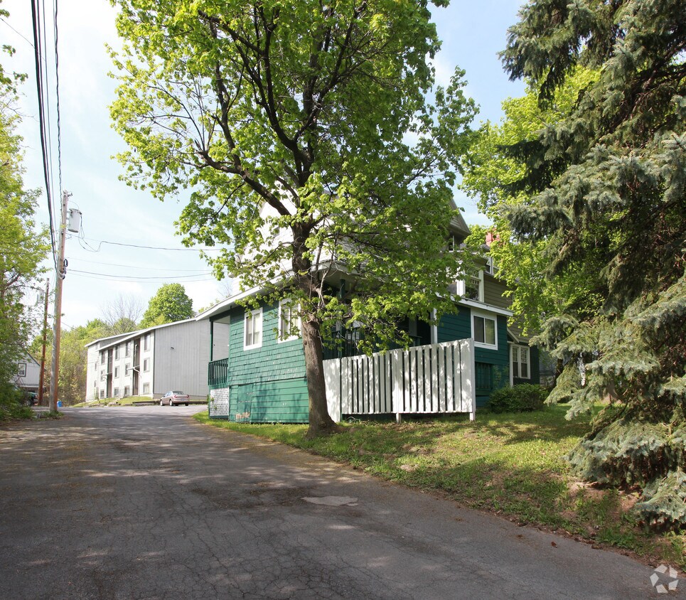 Building Photo - 2002 W Genesee St