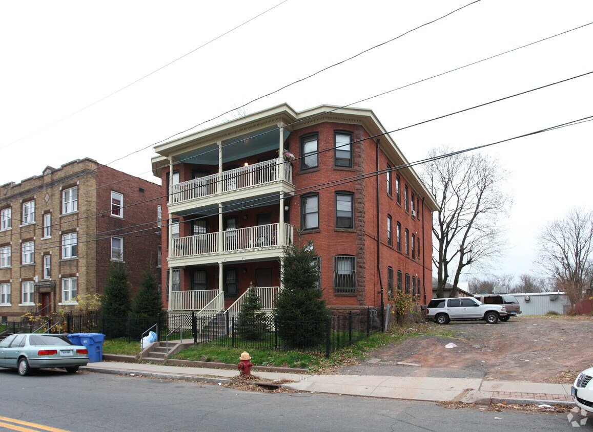 Primary Photo - 31-33 Capen St