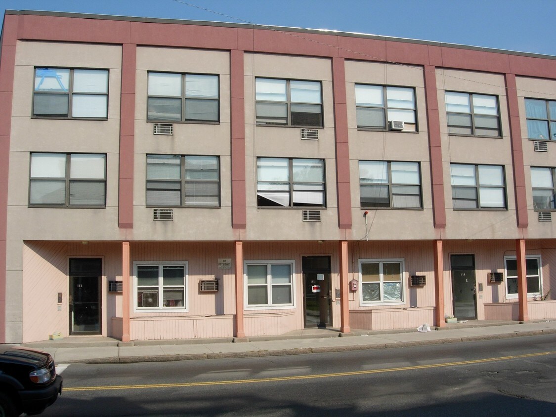 Building Photo - 139-143 Hollis St