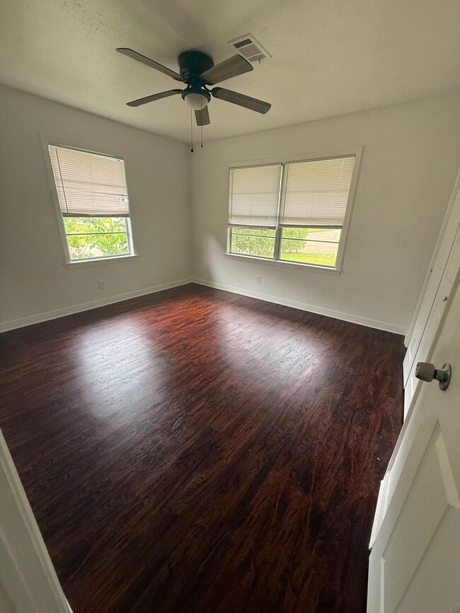 Building Photo - 5720 Shivers Dr