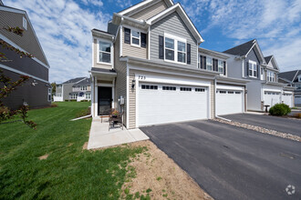 Building Photo - 725 Wildflower Ln