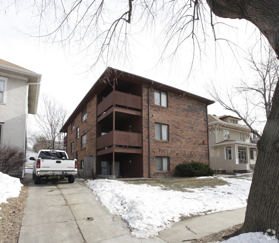 1246 S 25th St, Lincoln, NE 68502 - Apartments in Lincoln, NE