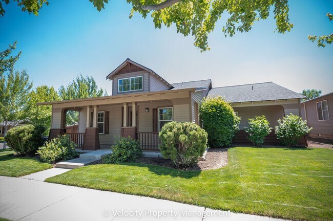Building Photo - Beautifully Maintained Single Level Home with AC!