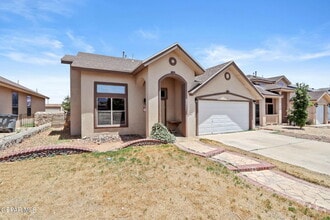 Building Photo - 10822 Elise St