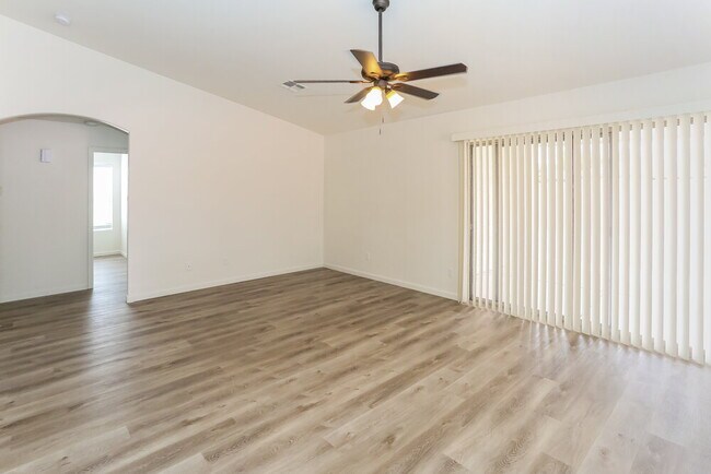 Foto del edificio - 1324 S 172nd Ln