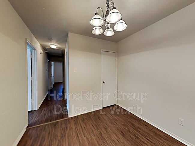 Building Photo - 2302 Coleman Ave