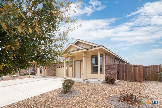 Building Photo - 514 Creekside Cir