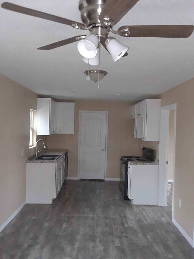 Foto del edificio - 406 W Tyson Ave R9406
