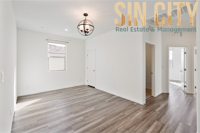 Building Photo - 11828 Black Canary Ave