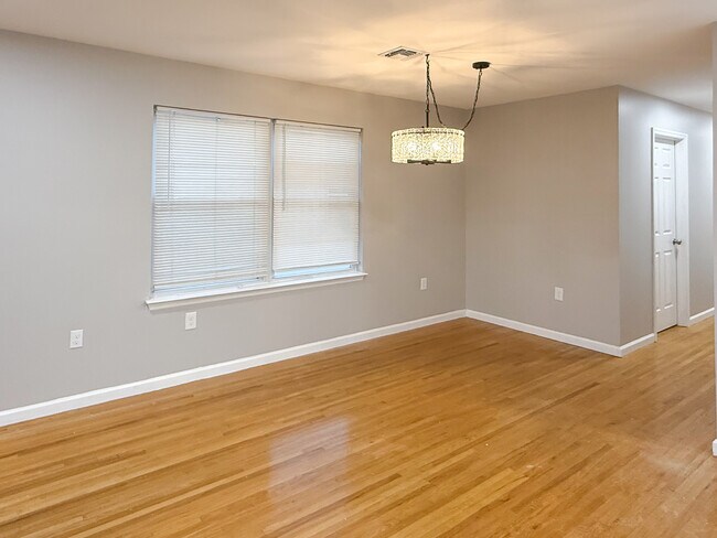 Foto del edificio - 632 Norwood Ter