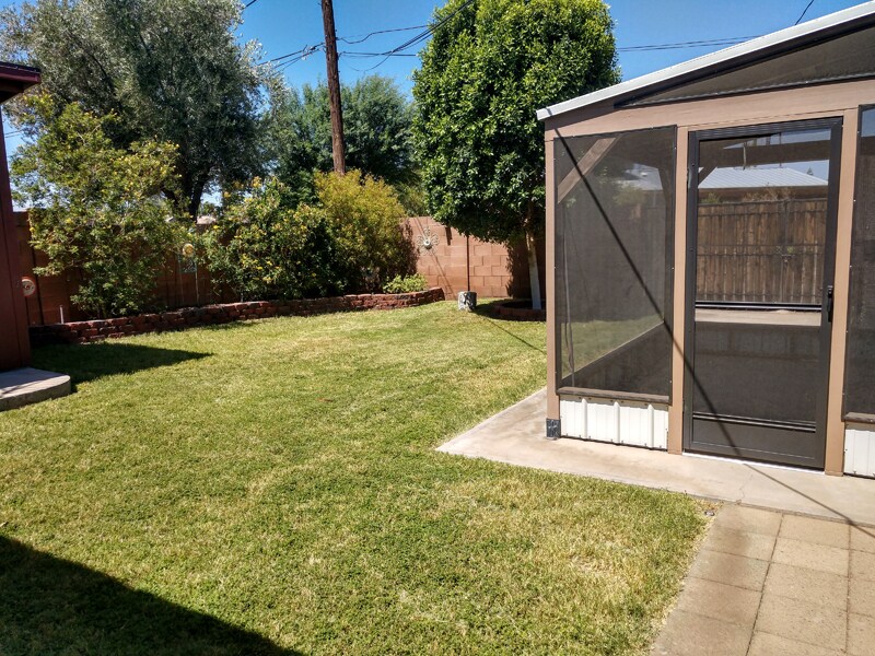Gazebo y jardín - 1806 S Roberts Rd