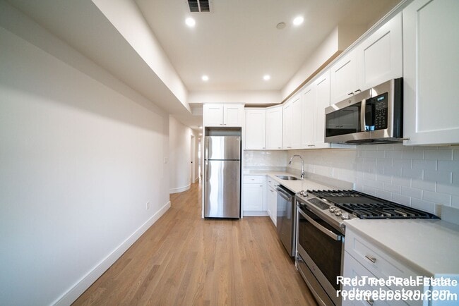 Building Photo - 37 Calumet St