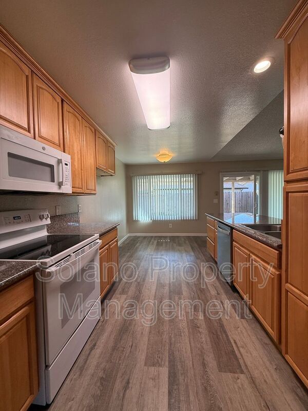 Building Photo - 905 Pintail Dr