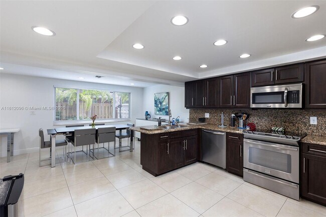 Foto del edificio - 2601 NE 34th St