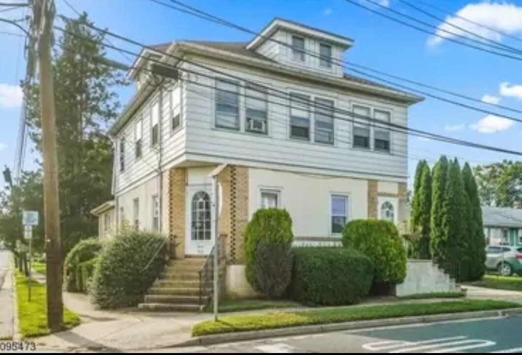 House Front Picture - 301 N 1st Ave