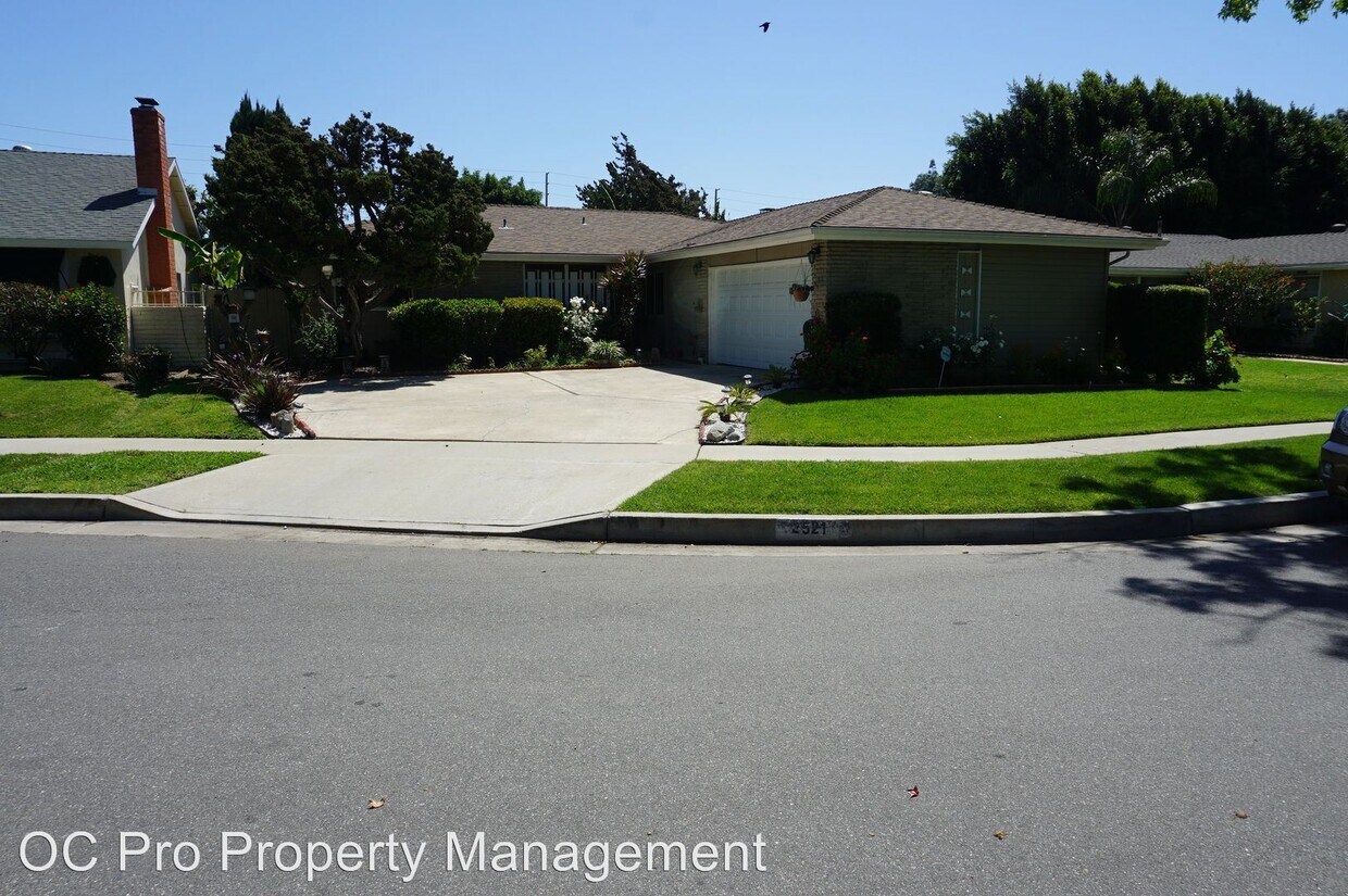 Primary Photo - 3 br, 2 bath House - 2521 N Hathaway Street
