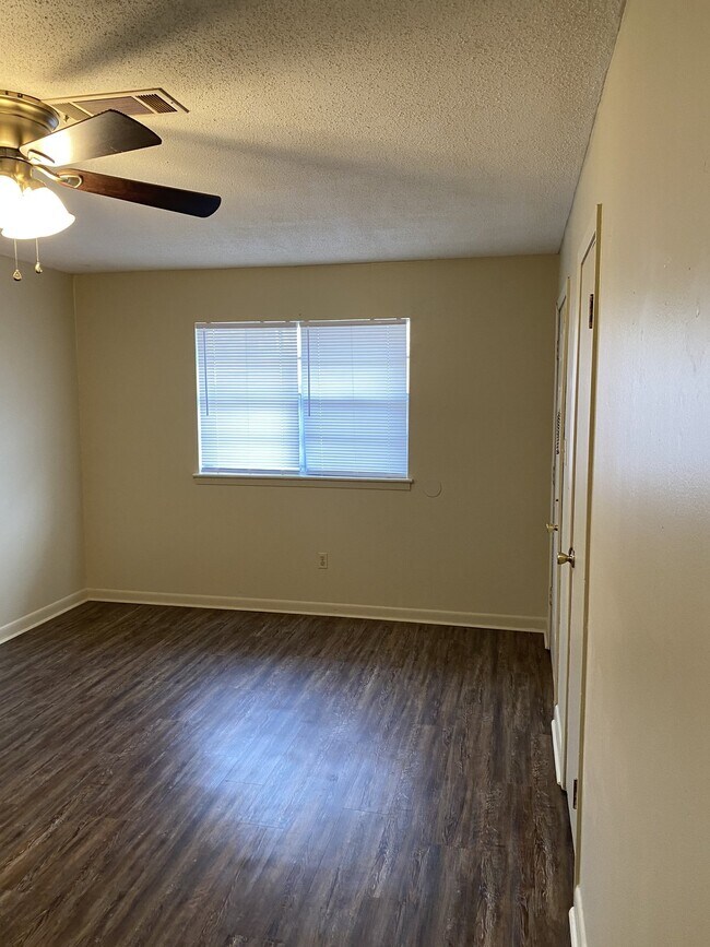 Foto del edificio - 6806 Brierwood