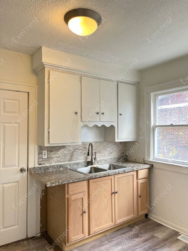 Building Photo - 3998 Beaconsfield St