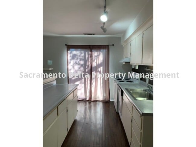 Foto del edificio - Adorable 3 bedroom, 2 bathroom home in Carmichael