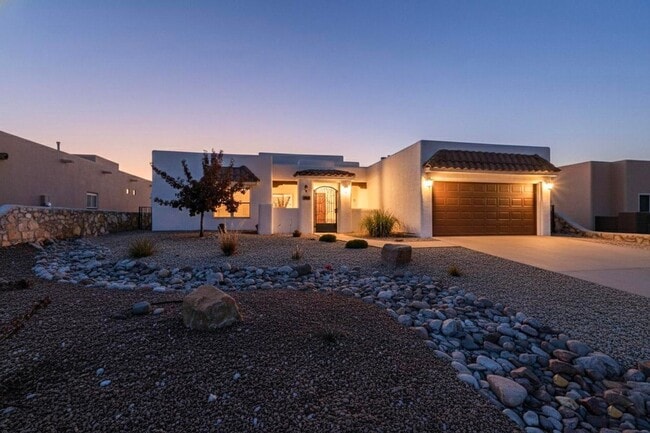 Building Photo - Beautiful 4-Bed Home With Two Living Areas in Family Friendly Neighborhood