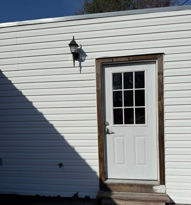 Building Photo - 13915 Archwood St