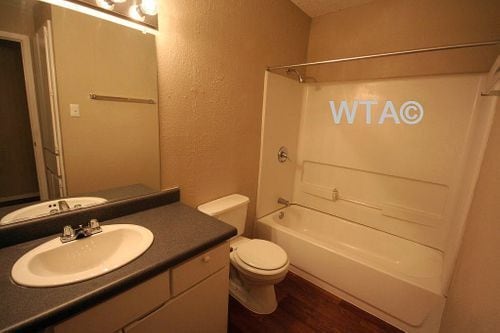Foto del edificio - 4821 E Riverside Dr