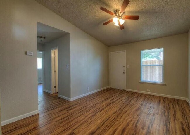 Foto del edificio - 1124 Gardner Rd