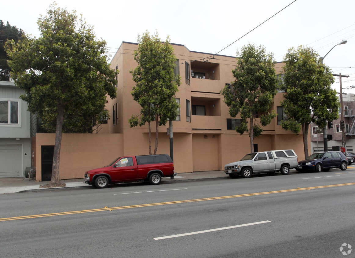Building Photo - Colosimo Apartments