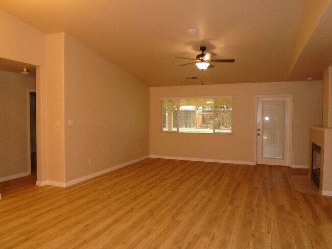 Building Photo - NORTHWEST BEAUTY- 4 BEDROOM !!! REDUCED $1...