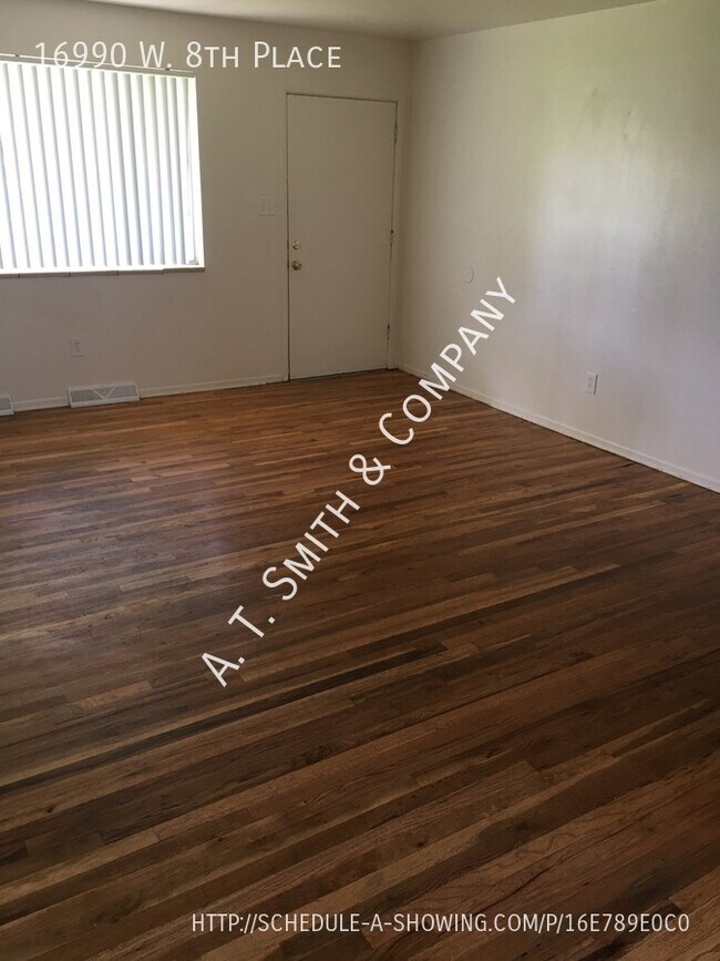 Building Photo - Beautiful Golden Location w/ Awesome Views...