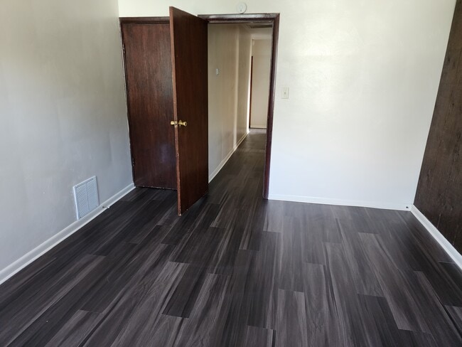 Foto del edificio - 713 Emerson Ave