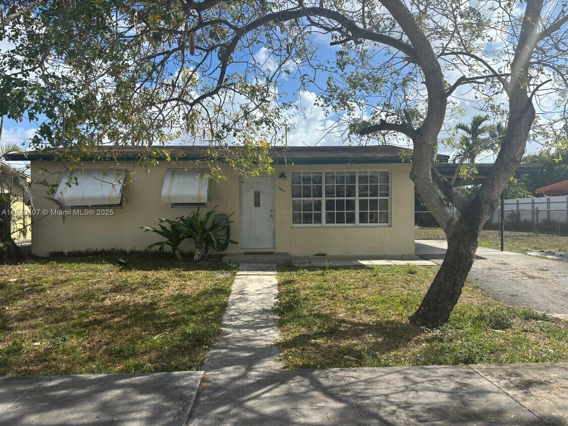 Foto principal - 7820 NW 175th St