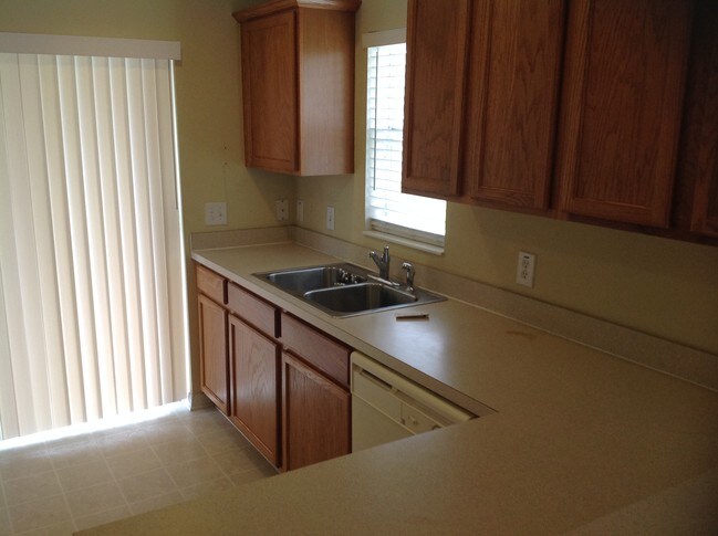 Building Photo - 8525 Deer Chase Dr