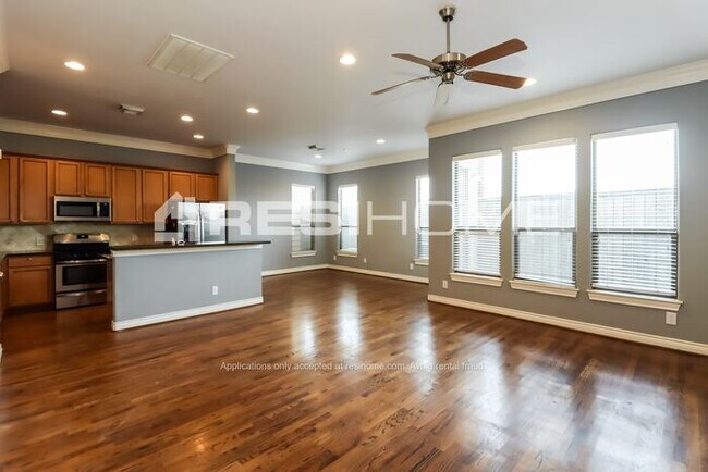 Building Photo - "Welcome Home! Get 1 month FREE RENT when ...