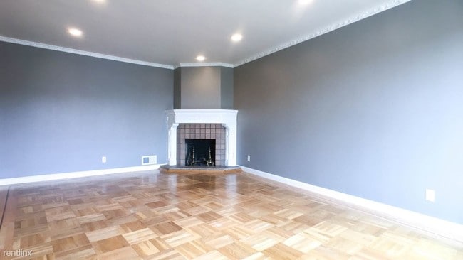 Building Photo - 472 Corbett Ave
