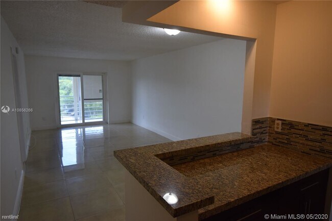 Foto del edificio - 2 br, 2 bath Condo - 4121 Stirling Rd