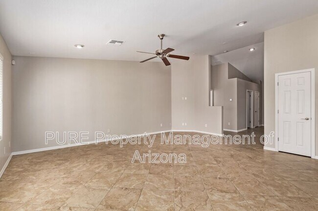Foto del edificio - 18165 W Desert Ln