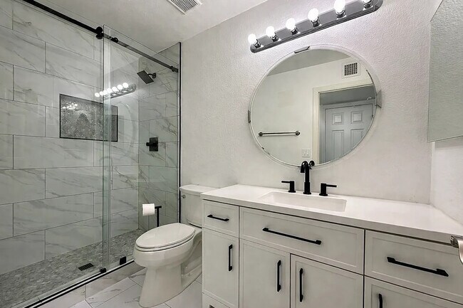 Foto del edificio - 1702 N Ventura Ln