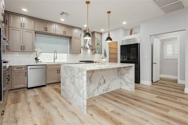 Building Photo - 8095 Carpenter Creek Ave