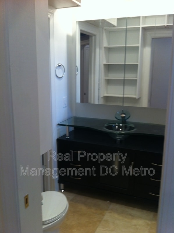 Building Photo - 2131 Newport Pl NW