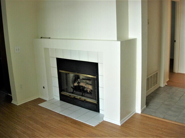 Building Photo - 1050 La Tortuga Dr