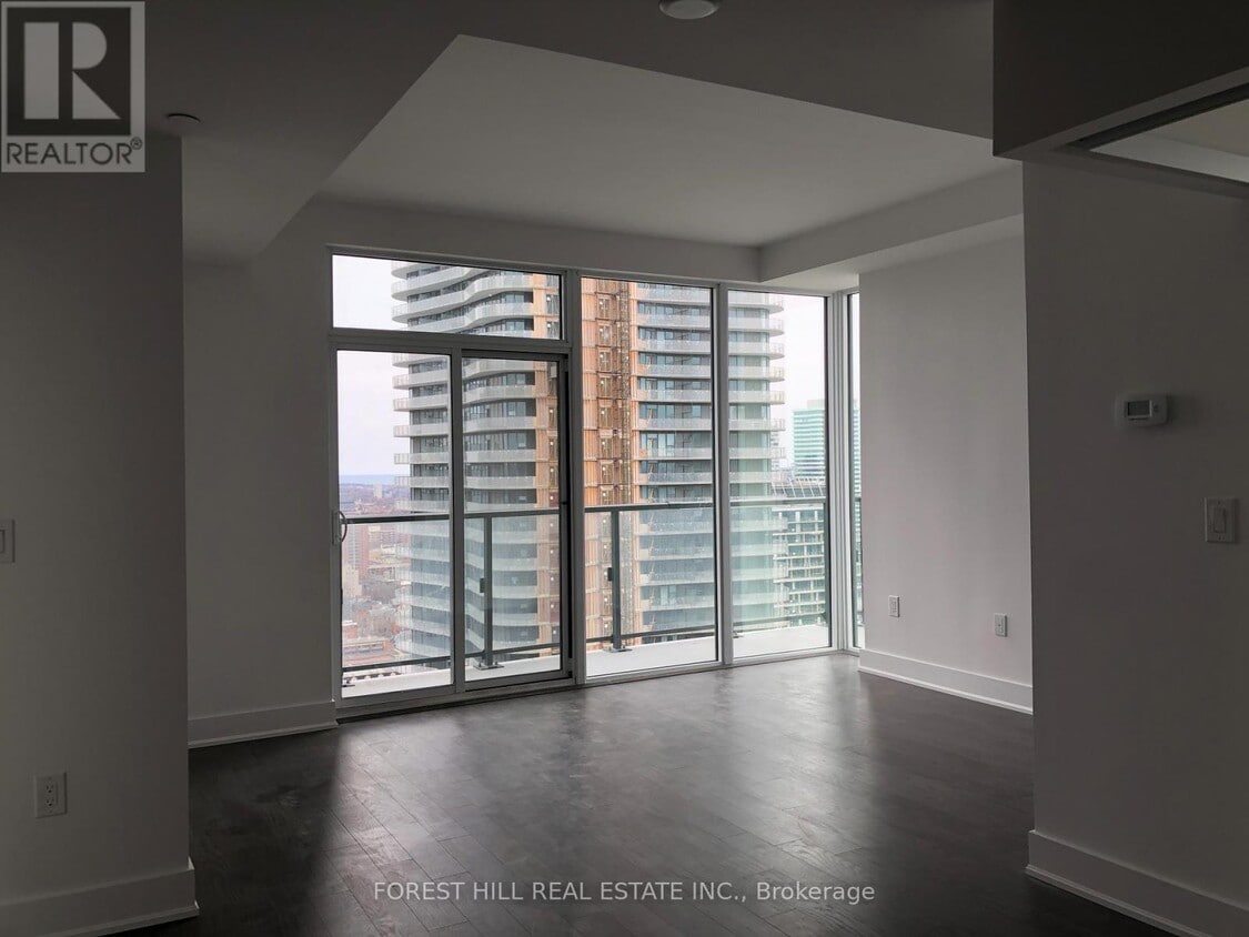 Photo principale - 955-3955 Bay St.