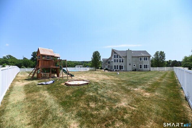 Foto del edificio - 19 Longview Dr