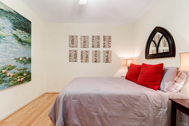 Foto del edificio - 412 St Charles Ct