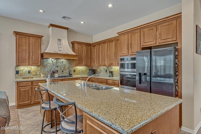 Foto del edificio - 5 BEDROOM 3 BATH HIGH END CHANDLER HOME WI...