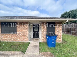 Building Photo - 1603 S Hall St